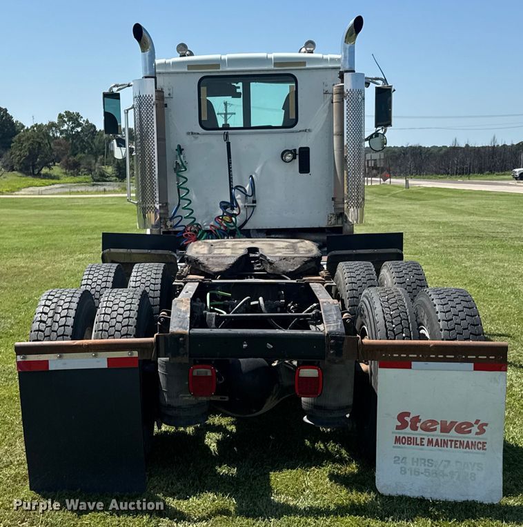 image for item DU9397 2007 International 9900i semi truck