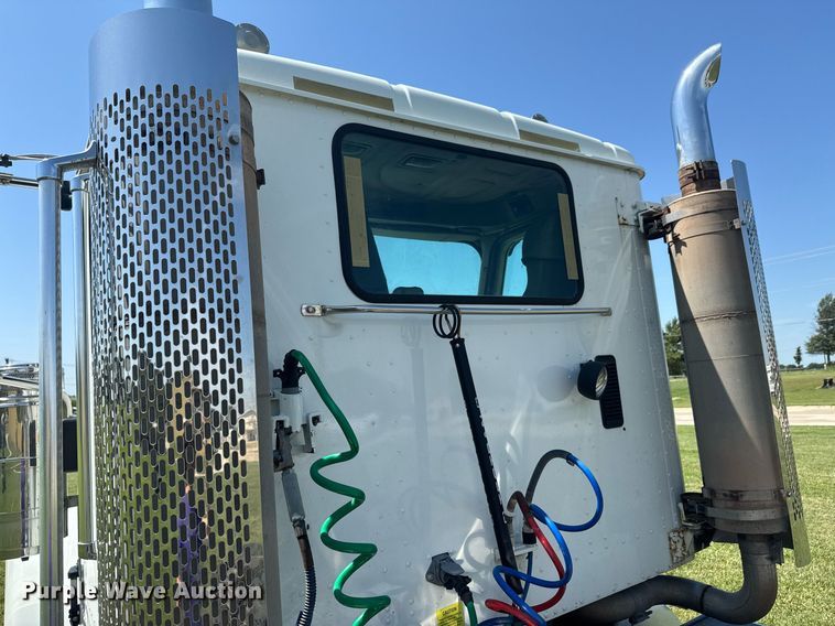 image for item DU9397 2007 International 9900i semi truck