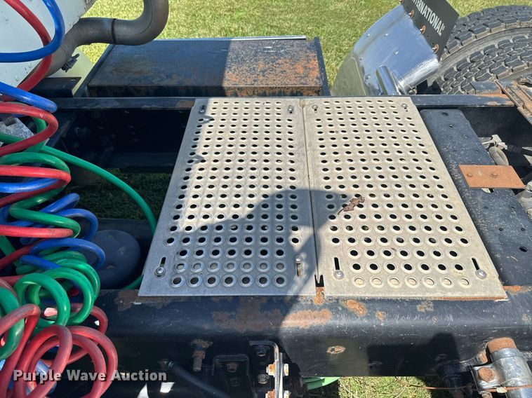 image for item DU9397 2007 International 9900i semi truck