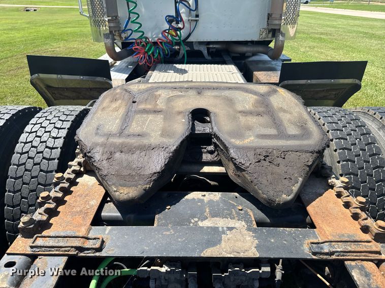 image for item DU9397 2007 International 9900i semi truck