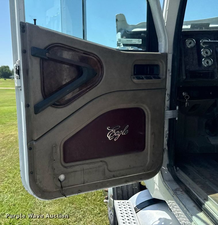 image for item DU9397 2007 International 9900i semi truck