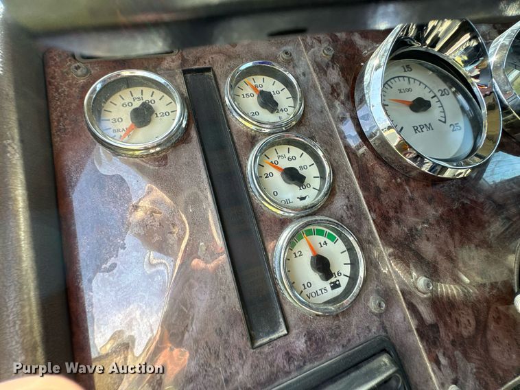 image for item DU9397 2007 International 9900i semi truck