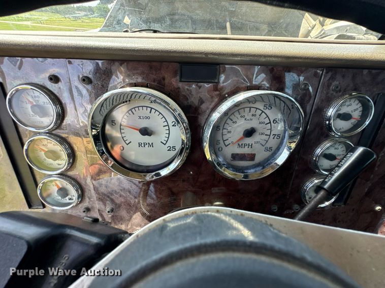 image for item DU9397 2007 International 9900i semi truck