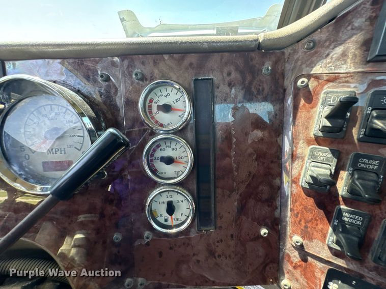 image for item DU9397 2007 International 9900i semi truck