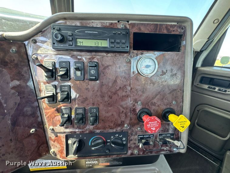 image for item DU9397 2007 International 9900i semi truck