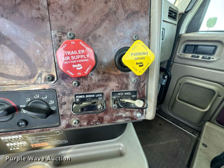 image for item DU9397 2007 International 9900i semi truck