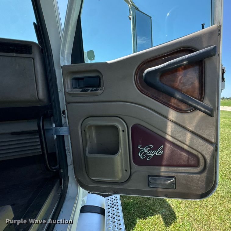 image for item DU9397 2007 International 9900i semi truck