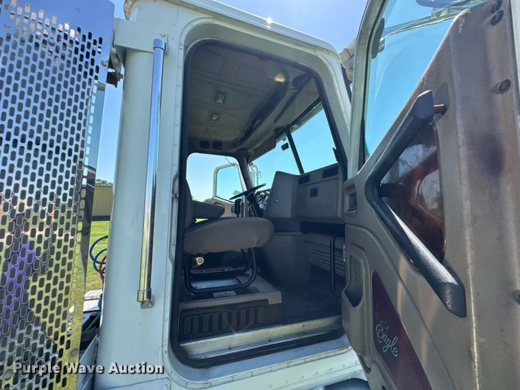 image for item DU9397 2007 International 9900i semi truck