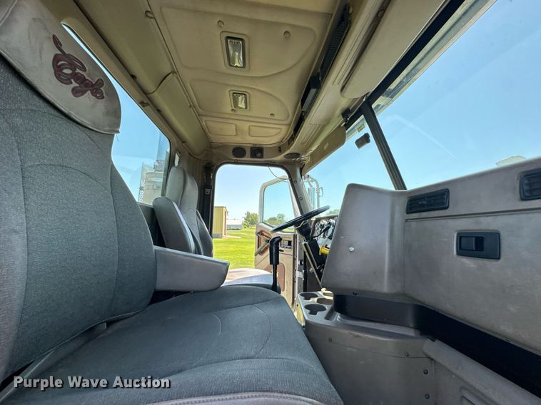 image for item DU9397 2007 International 9900i semi truck