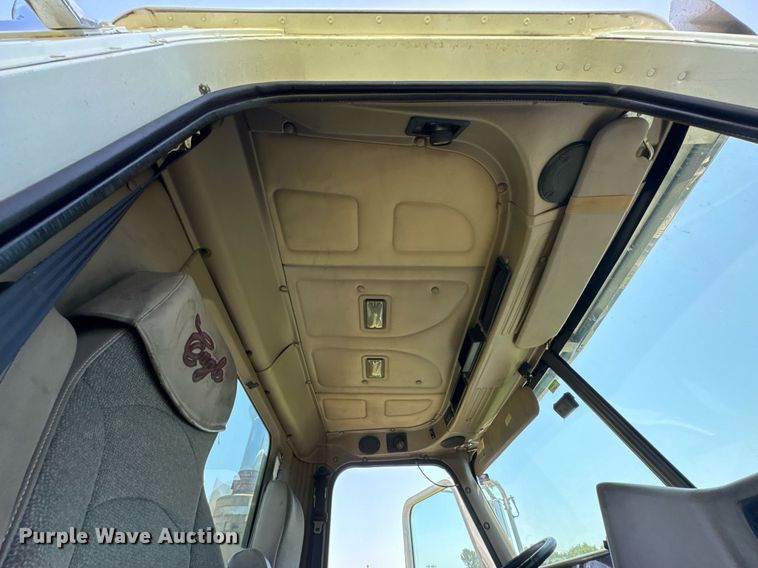 image for item DU9397 2007 International 9900i semi truck