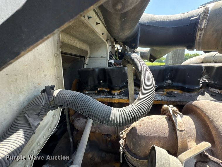 image for item DU9397 2007 International 9900i semi truck