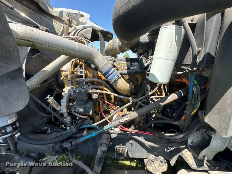 image for item DU9397 2007 International 9900i semi truck