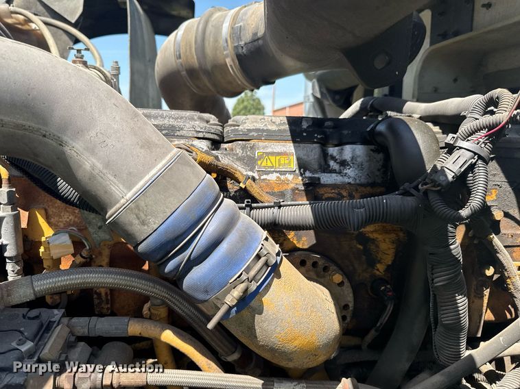 image for item DU9397 2007 International 9900i semi truck