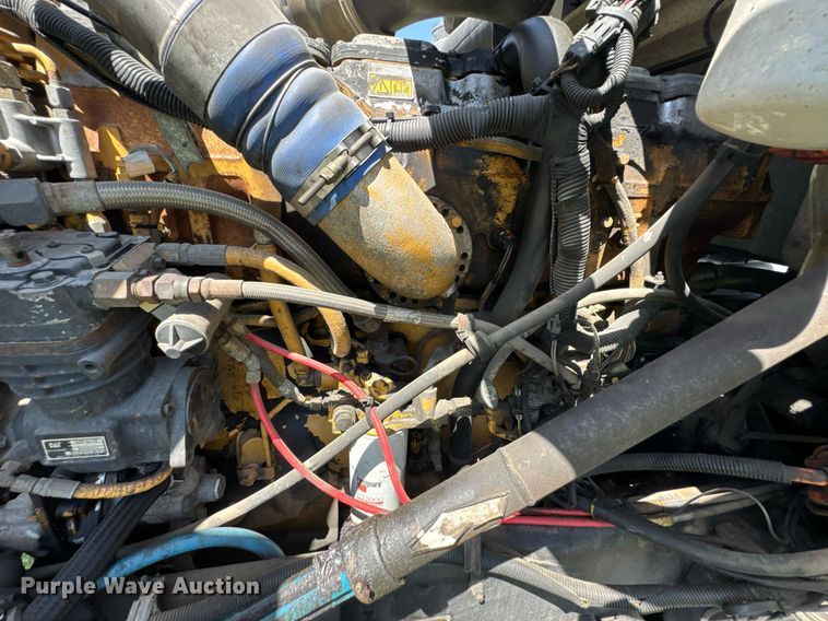 image for item DU9397 2007 International 9900i semi truck