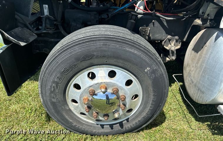 image for item DU9397 2007 International 9900i semi truck