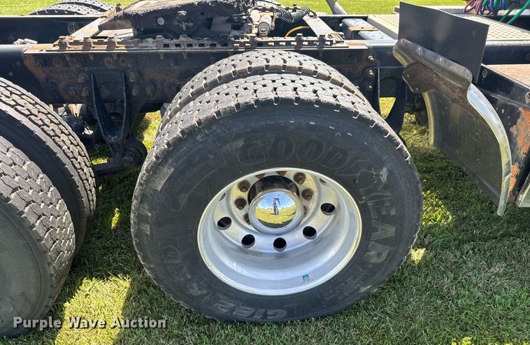 image for item DU9397 2007 International 9900i semi truck