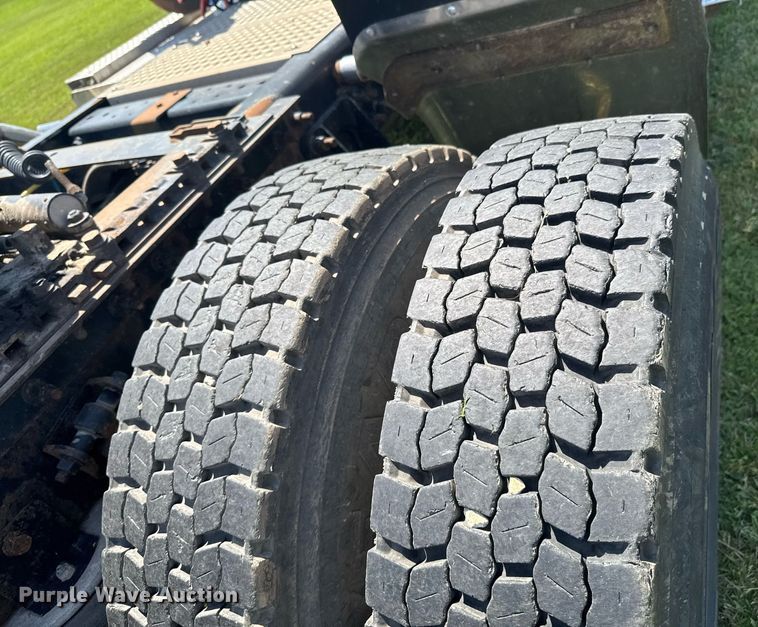 image for item DU9397 2007 International 9900i semi truck