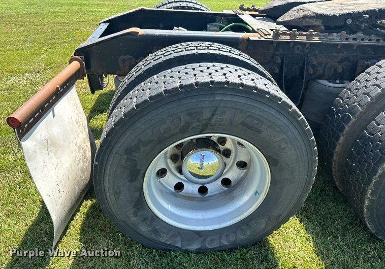 image for item DU9397 2007 International 9900i semi truck