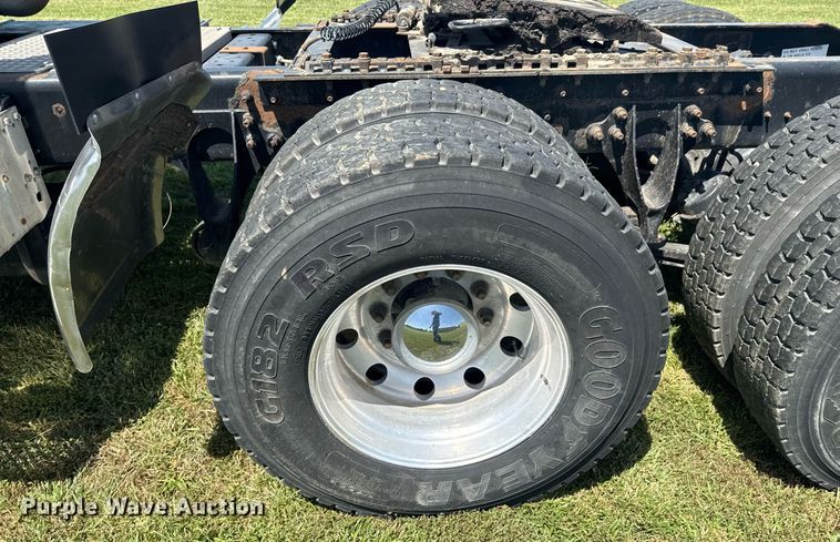 image for item DU9397 2007 International 9900i semi truck