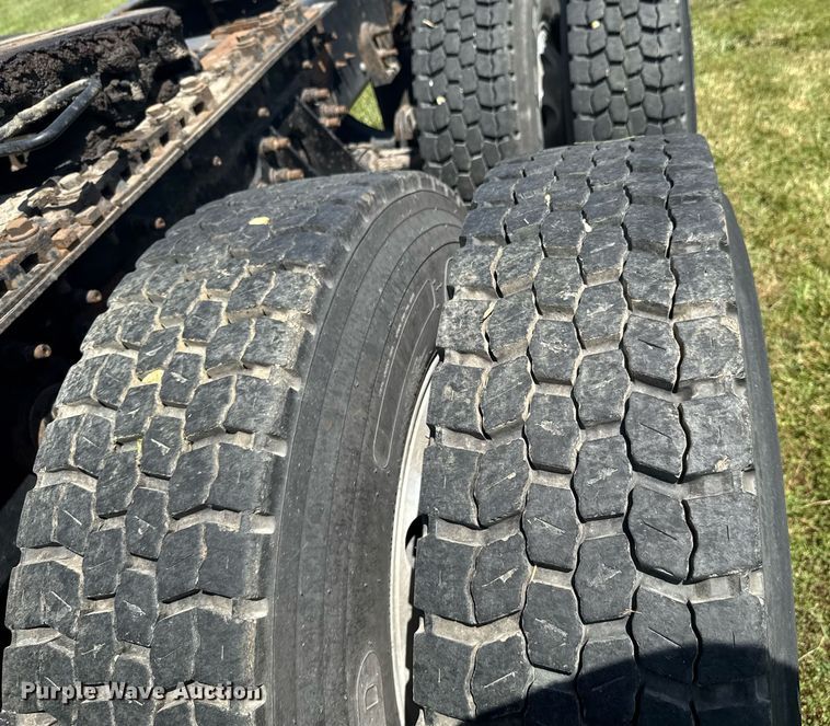 image for item DU9397 2007 International 9900i semi truck