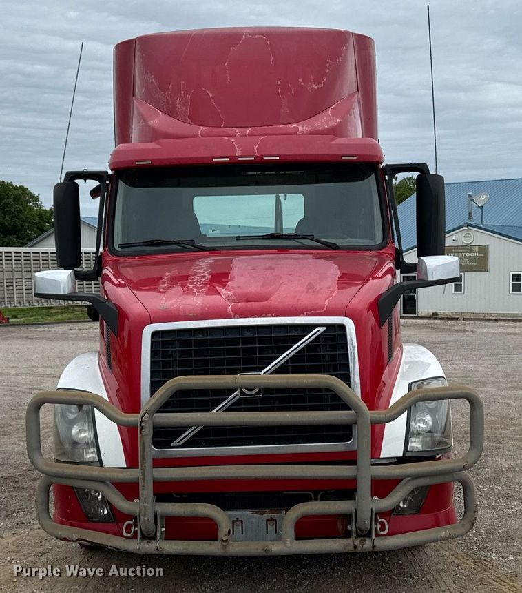 image for item DV2691 2013 Volvo Truck VNL semi truck