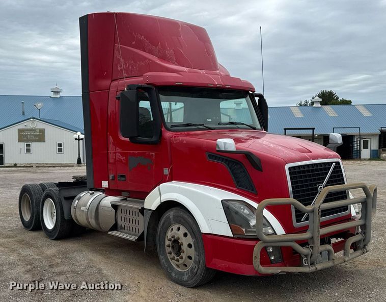 image for item DV2691 2013 Volvo Truck VNL semi truck