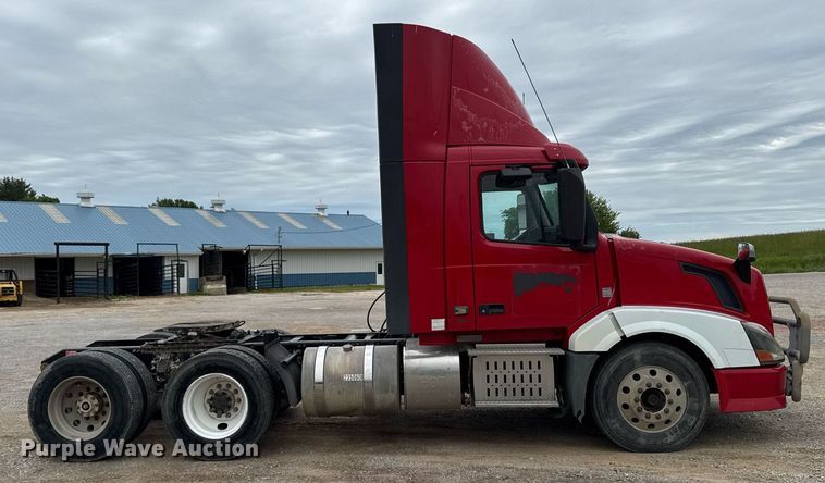 image for item DV2691 2013 Volvo Truck VNL semi truck
