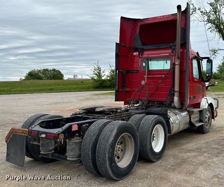image for item DV2691 2013 Volvo Truck VNL semi truck