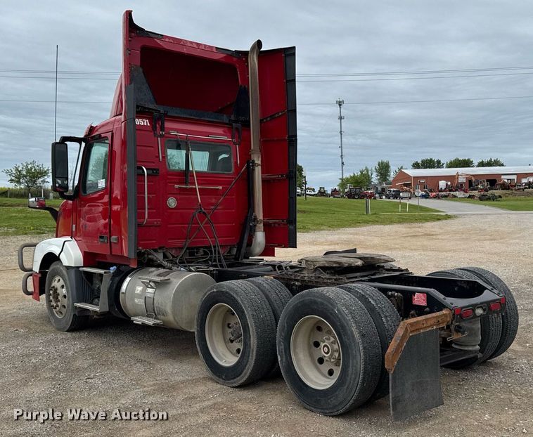 image for item DV2691 2013 Volvo Truck VNL semi truck
