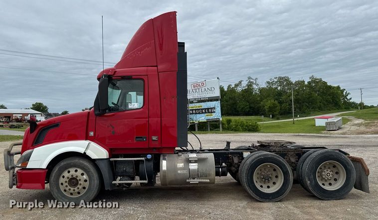 image for item DV2691 2013 Volvo Truck VNL semi truck