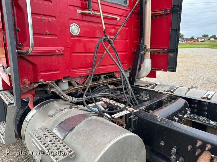 image for item DV2691 2013 Volvo Truck VNL semi truck