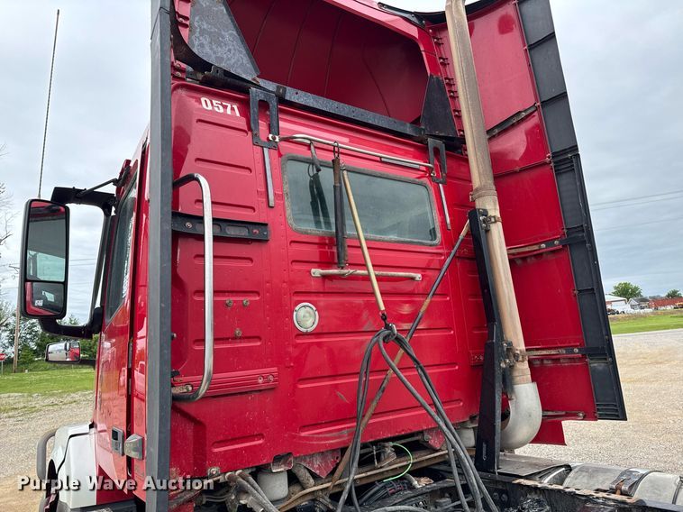 image for item DV2691 2013 Volvo Truck VNL semi truck