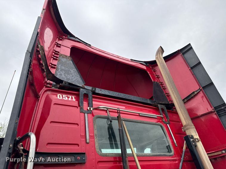 image for item DV2691 2013 Volvo Truck VNL semi truck