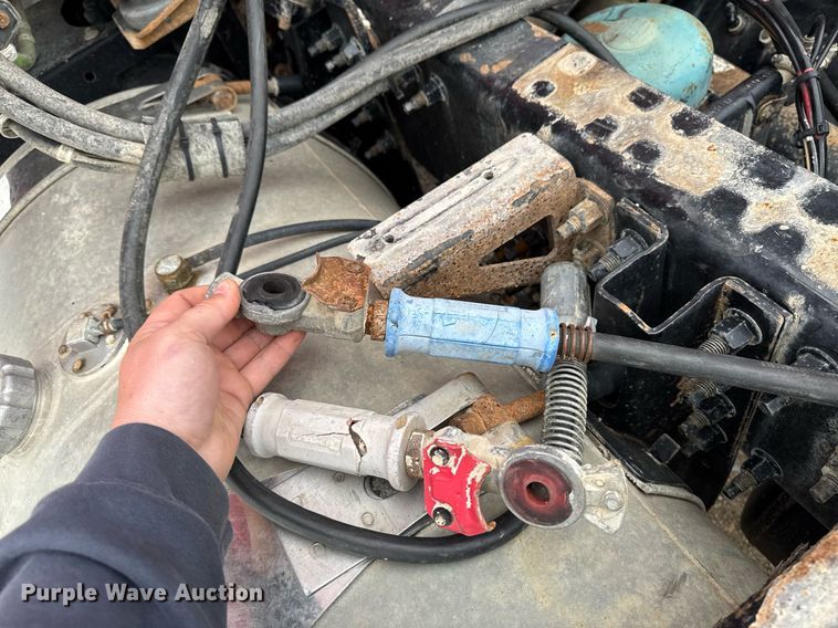 image for item DV2691 2013 Volvo Truck VNL semi truck