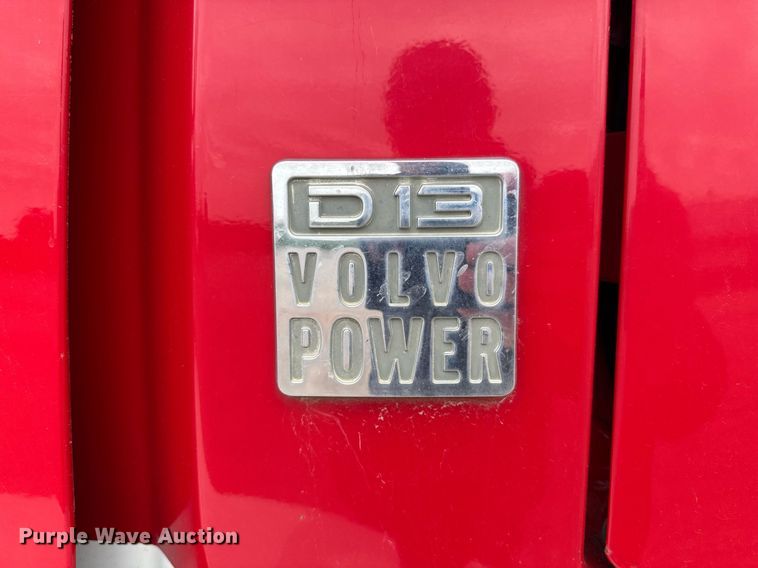 image for item DV2691 2013 Volvo Truck VNL semi truck