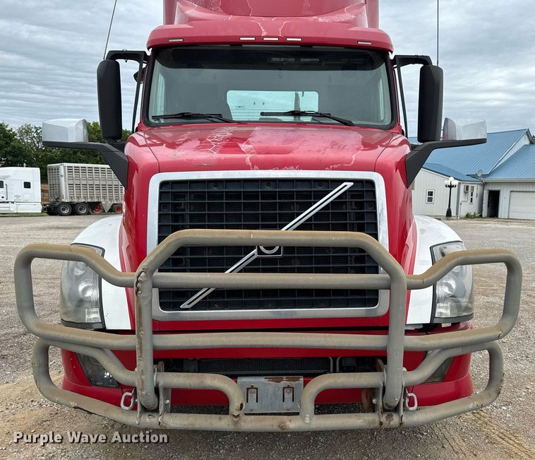 image for item DV2691 2013 Volvo Truck VNL semi truck