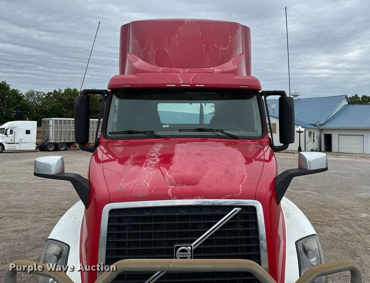 image for item DV2691 2013 Volvo Truck VNL semi truck