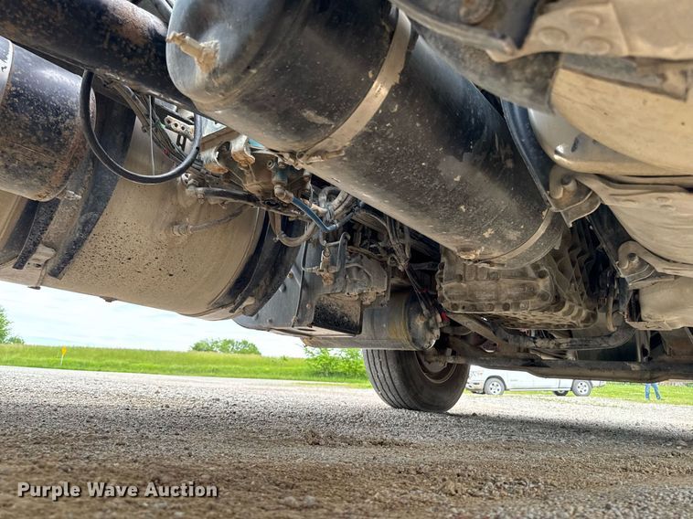 image for item DV2691 2013 Volvo Truck VNL semi truck