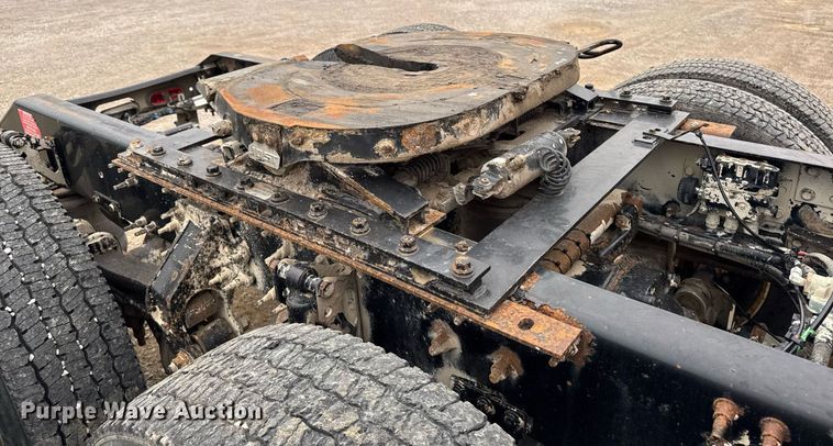 image for item DV2691 2013 Volvo Truck VNL semi truck