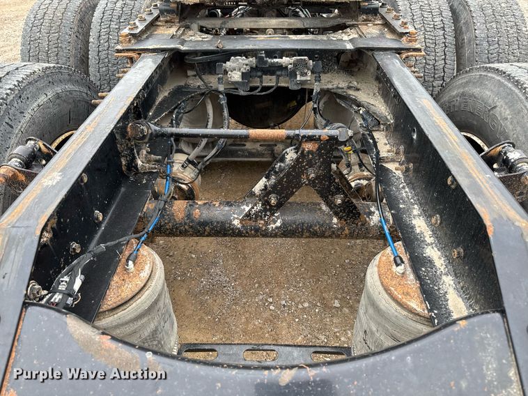 image for item DV2691 2013 Volvo Truck VNL semi truck