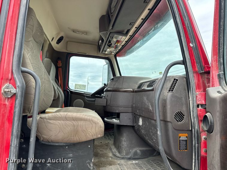 image for item DV2691 2013 Volvo Truck VNL semi truck