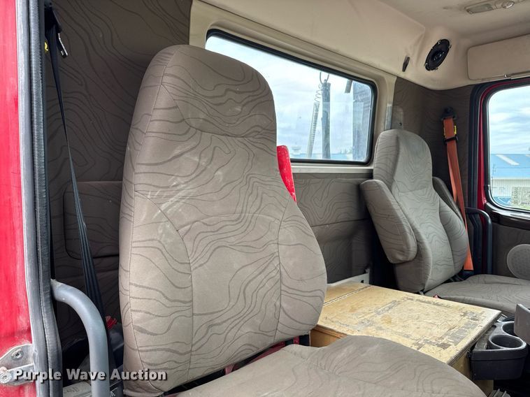 image for item DV2691 2013 Volvo Truck VNL semi truck