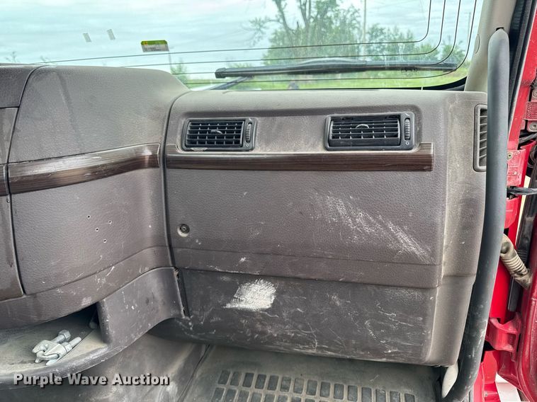 image for item DV2691 2013 Volvo Truck VNL semi truck