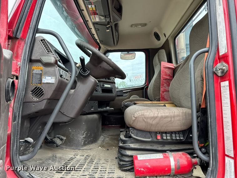 image for item DV2691 2013 Volvo Truck VNL semi truck