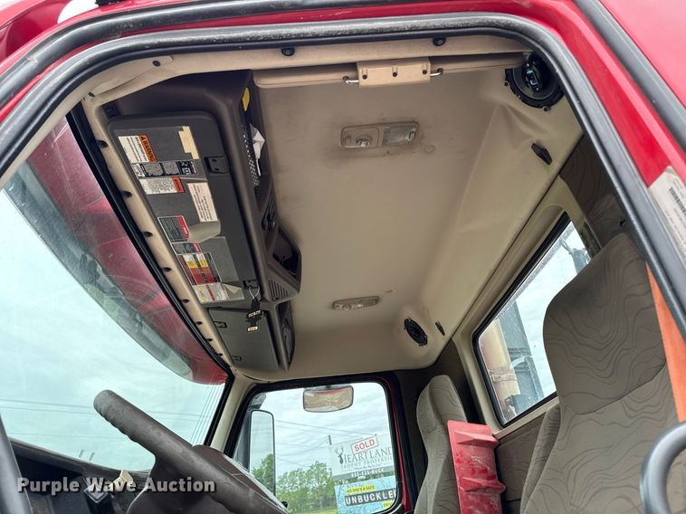 image for item DV2691 2013 Volvo Truck VNL semi truck