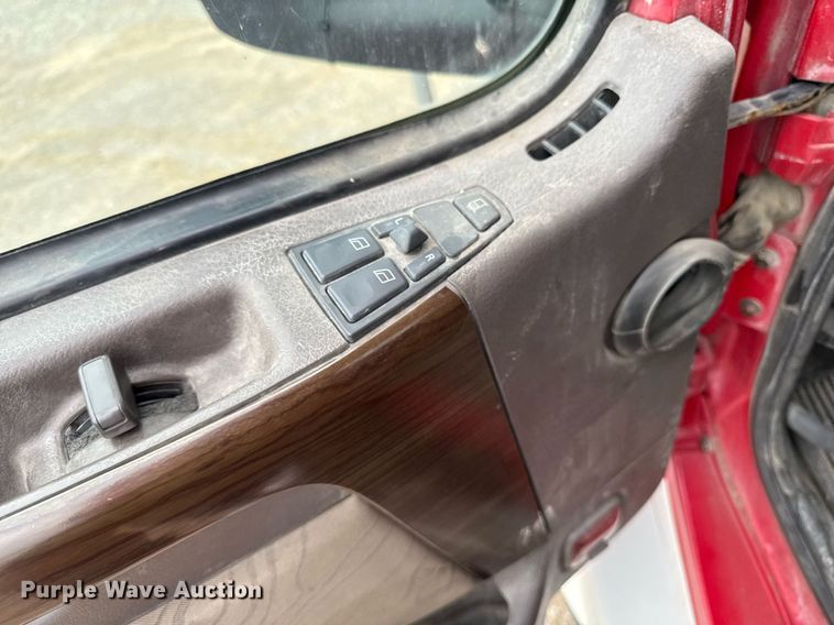 image for item DV2691 2013 Volvo Truck VNL semi truck