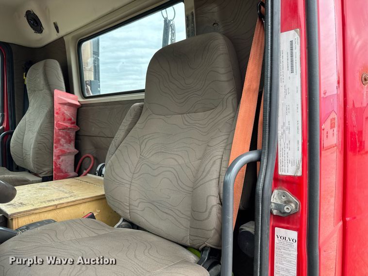 image for item DV2691 2013 Volvo Truck VNL semi truck