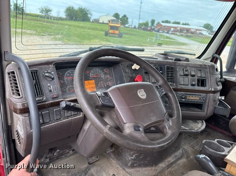 image for item DV2691 2013 Volvo Truck VNL semi truck