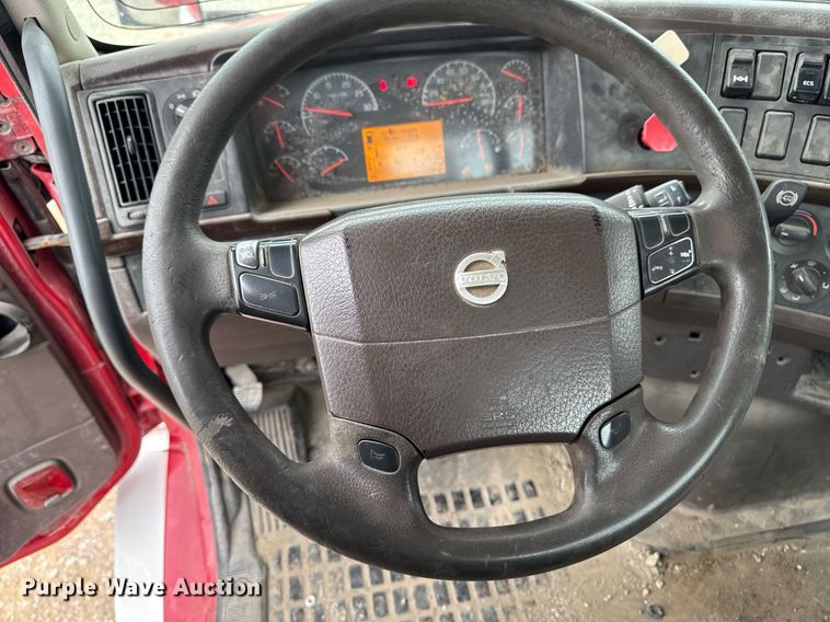 image for item DV2691 2013 Volvo Truck VNL semi truck