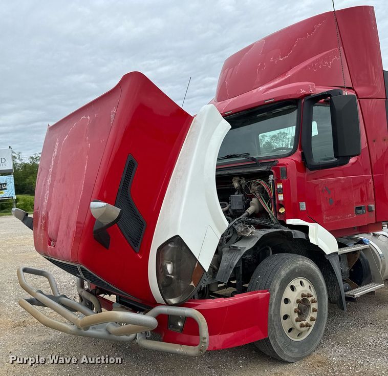 image for item DV2691 2013 Volvo Truck VNL semi truck